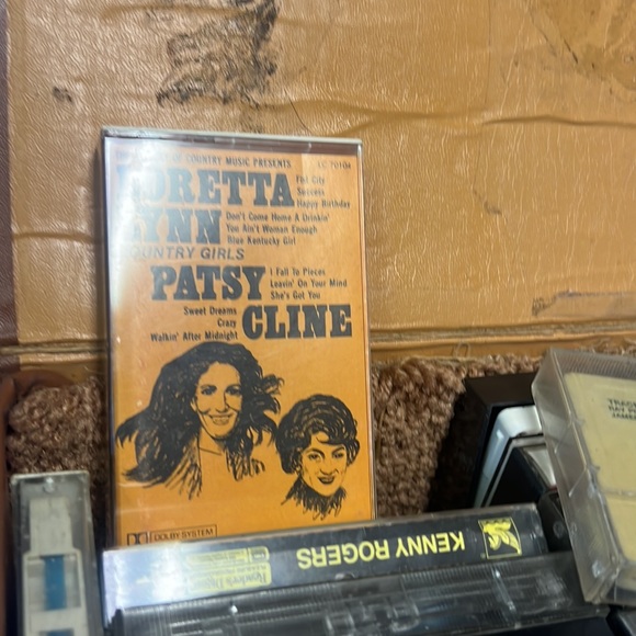 Cassette Tape Case Vinyl w/ Handle has wear on it and full of tapes - Picture 5 of 5